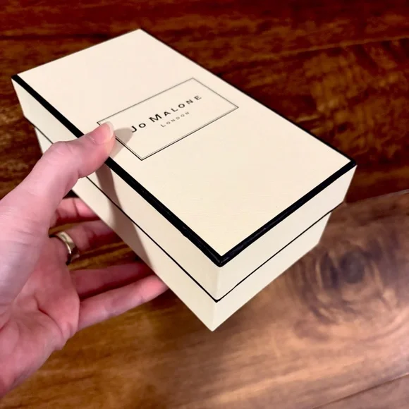 Set of Jo Malone Boxes and Gift Bag - Picture 5 of 15